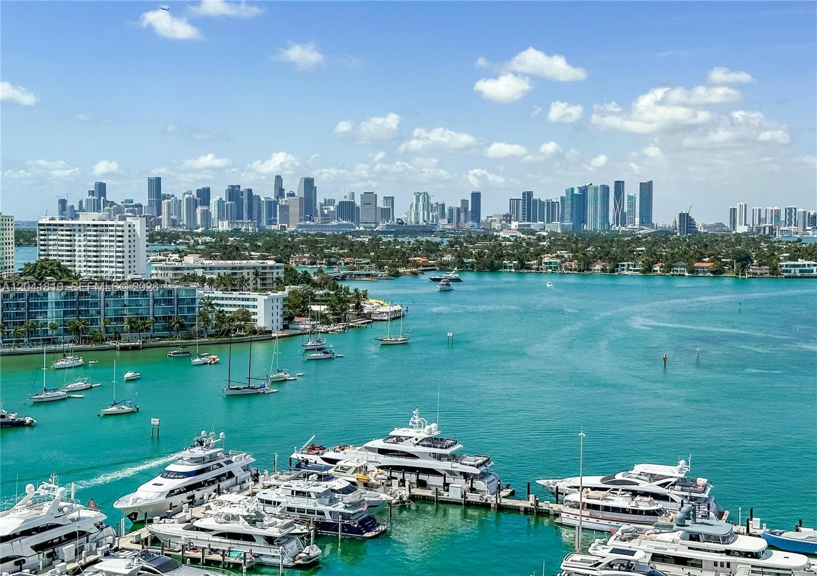 A12041810 — Miami Beach — 31