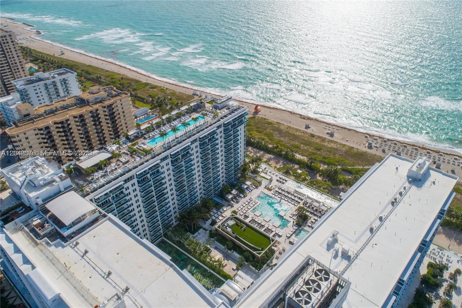 A12042076 — Miami Beach