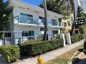 A12042112 — Miami Beach