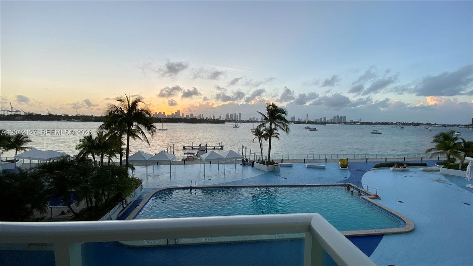 A12042127 — Miami Beach — 4