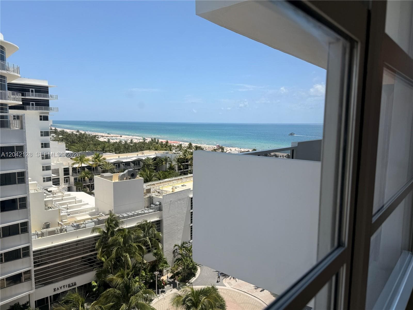 A12042128 — Miami Beach — 3