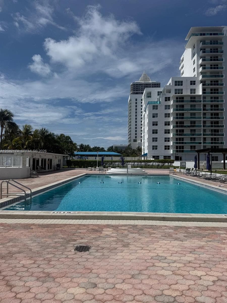A12042174 — Miami Beach — 2