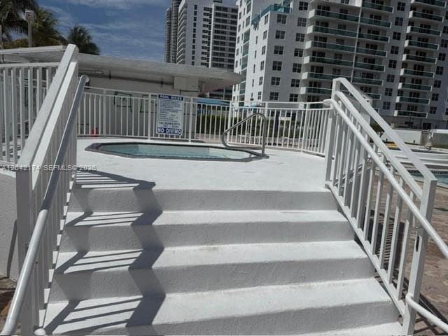 A12042174 — Miami Beach — 4
