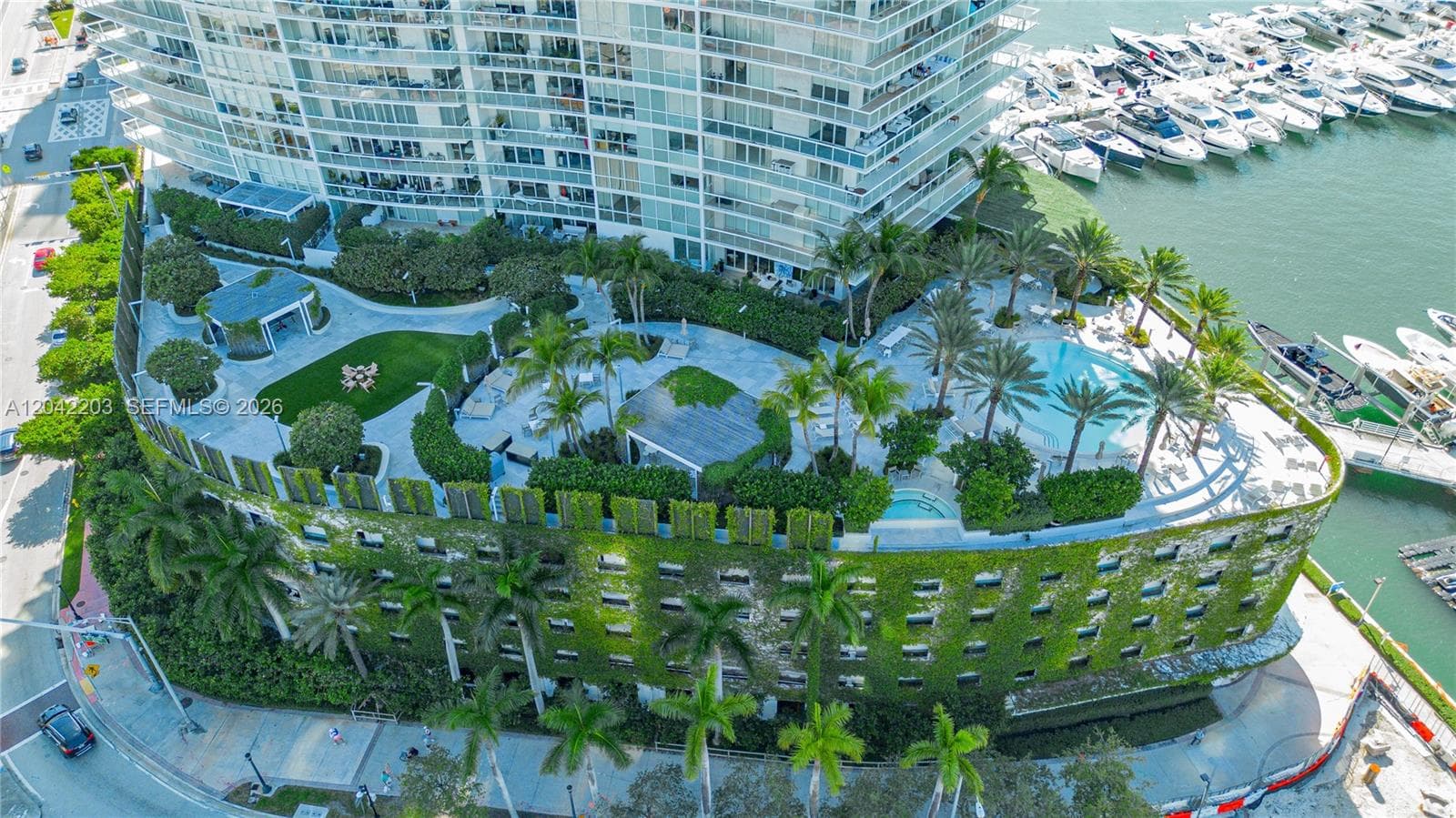 A12042203 — Miami Beach — 40