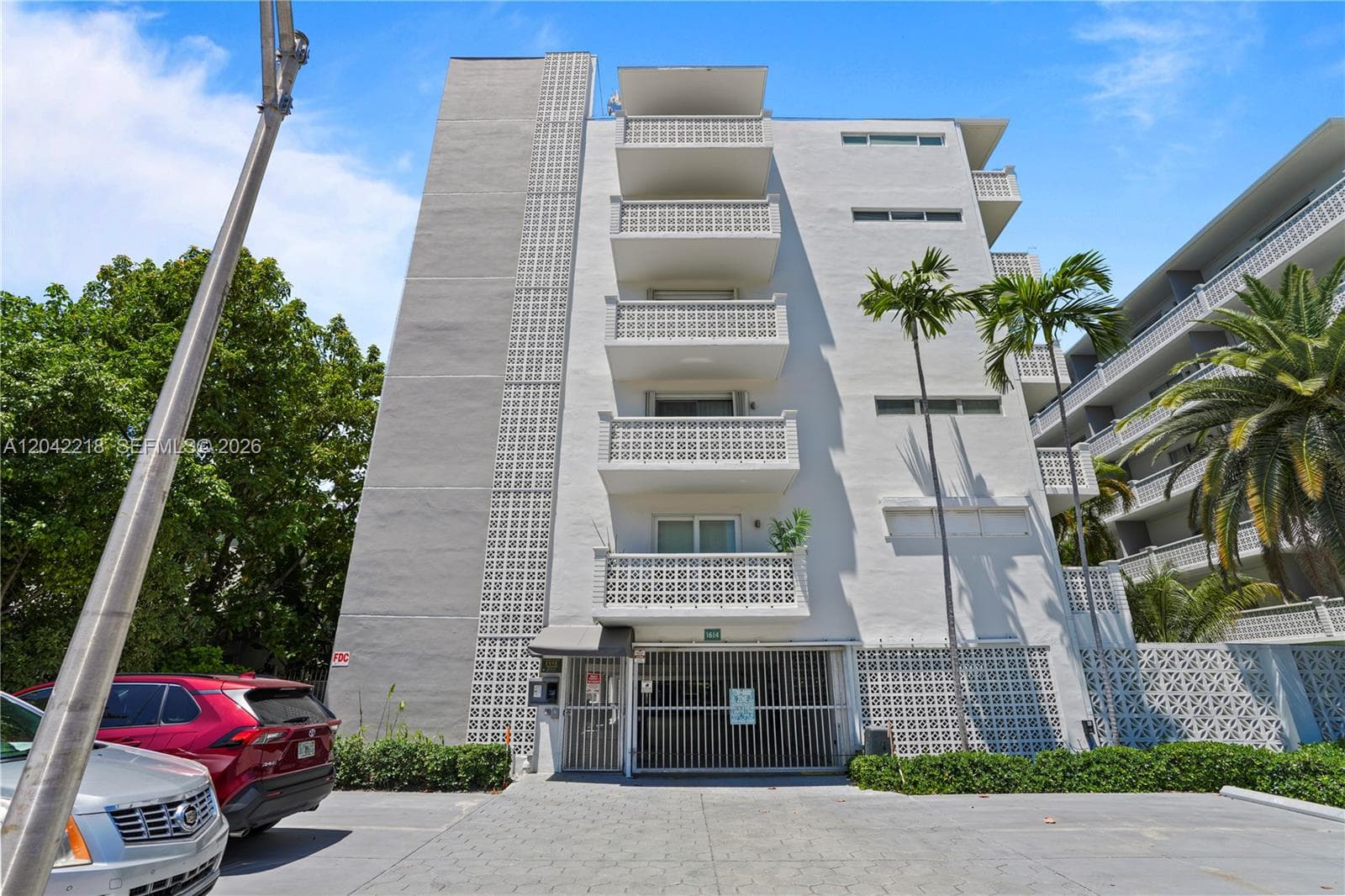A12042218 — Miami Beach — 27