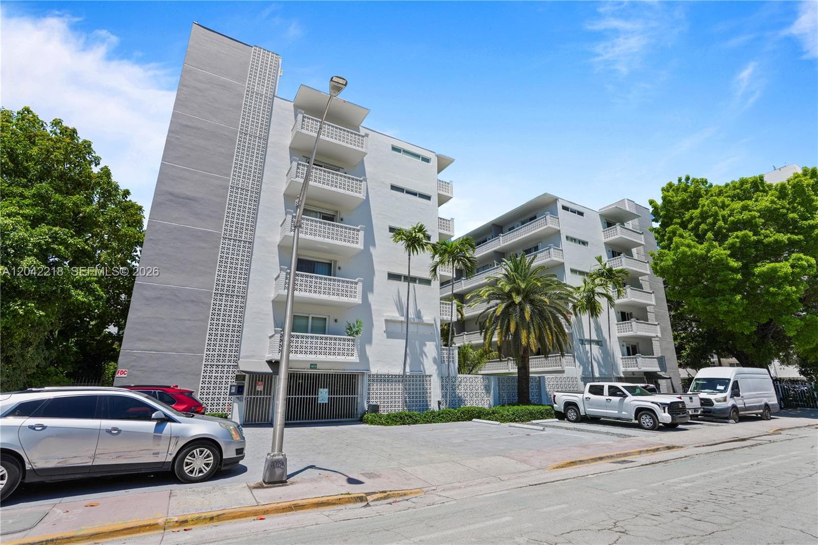 A12042218 — Miami Beach — 28