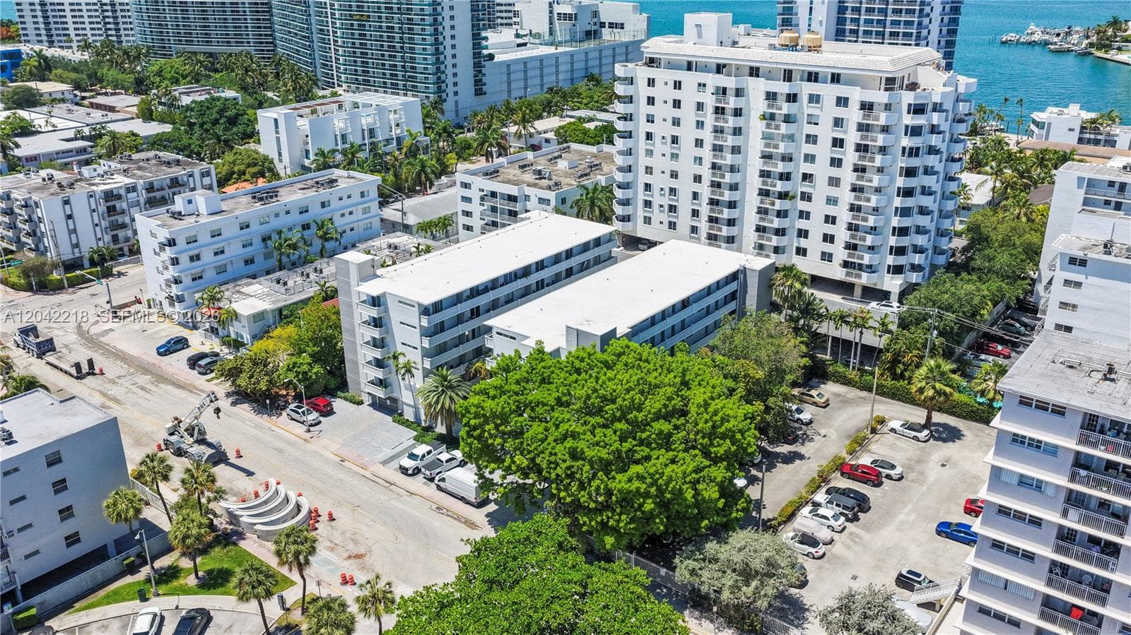 A12042218 — Miami Beach — 30