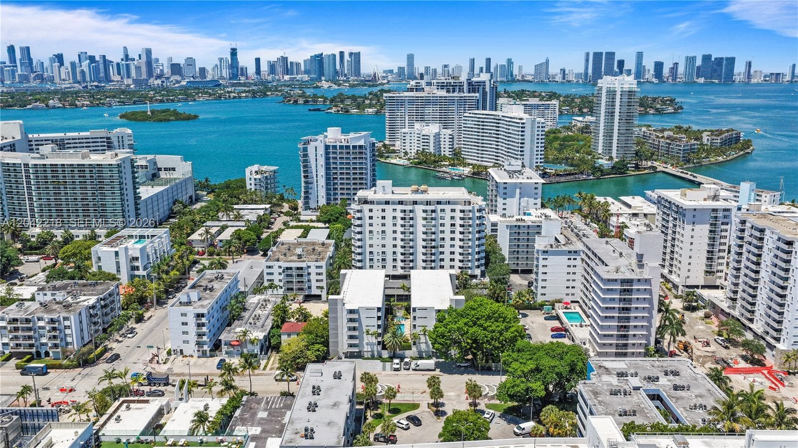 A12042218 — Miami Beach — 38