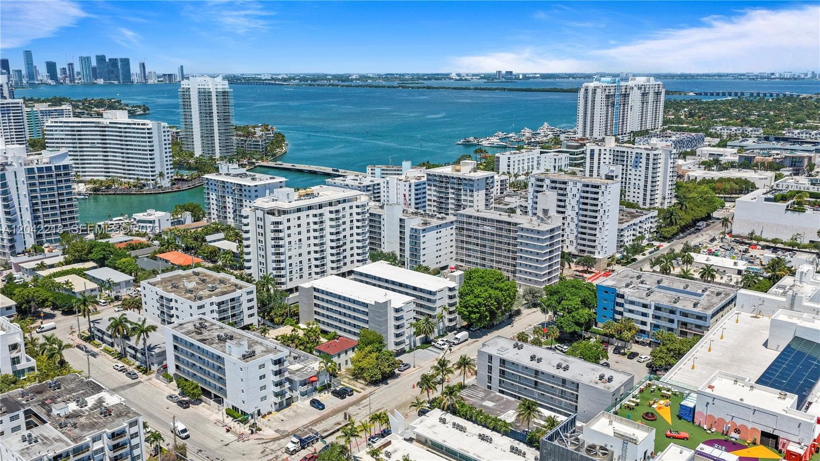 A12042218 — Miami Beach — 37