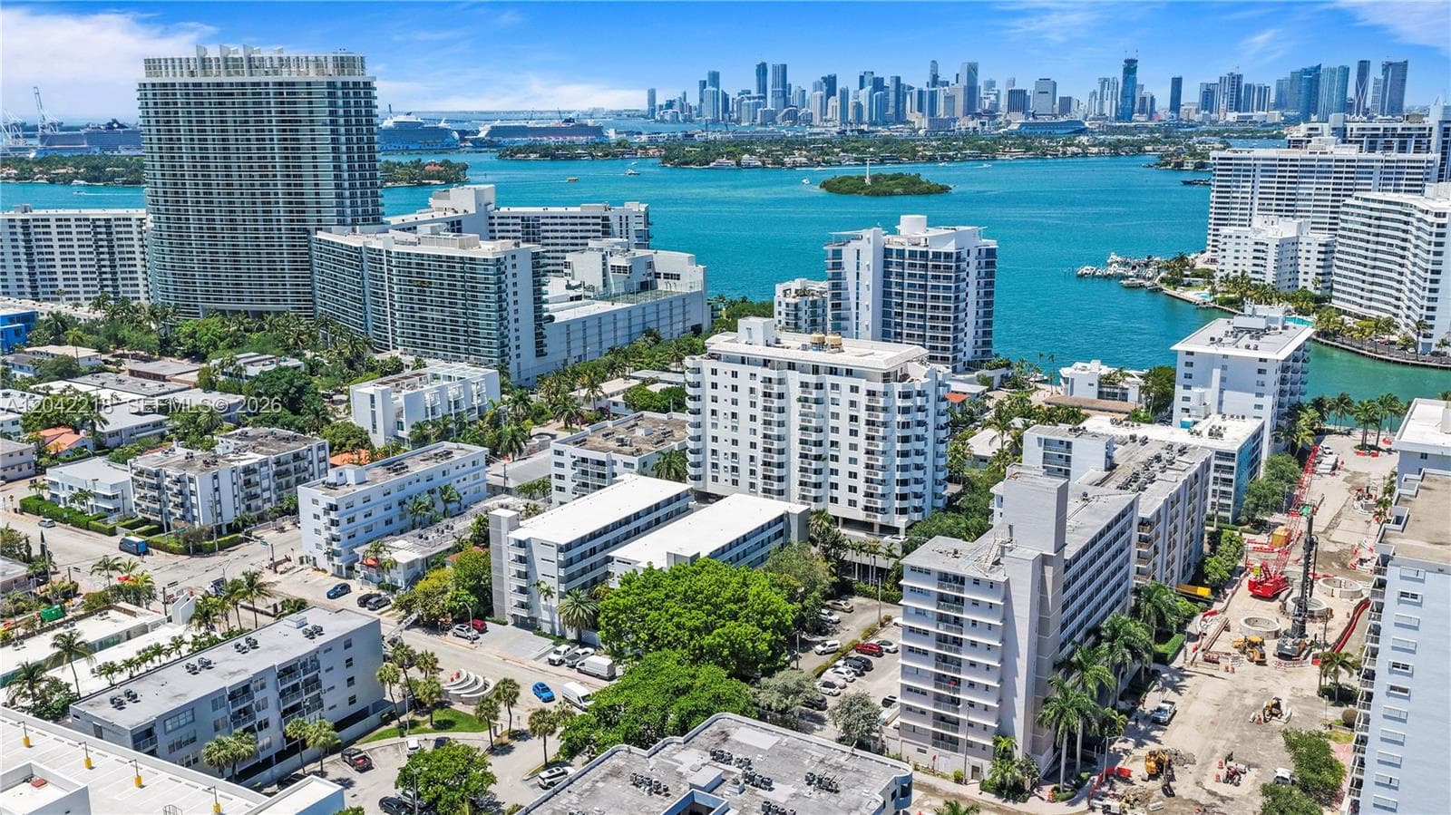 A12042218 — Miami Beach — 39