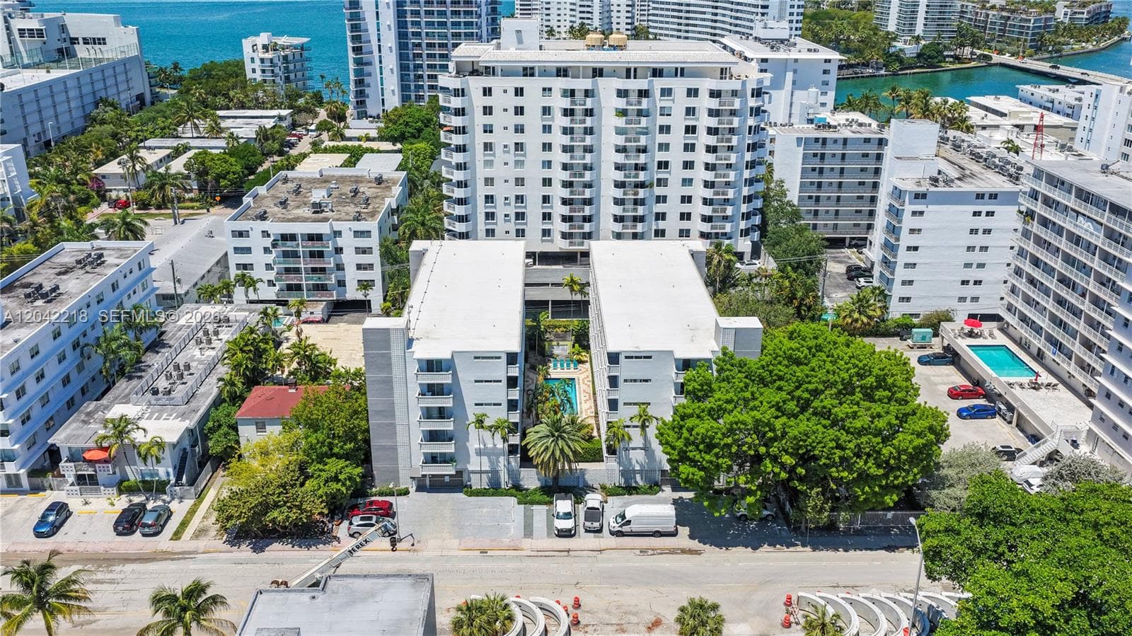 A12042218 — Miami Beach — 29