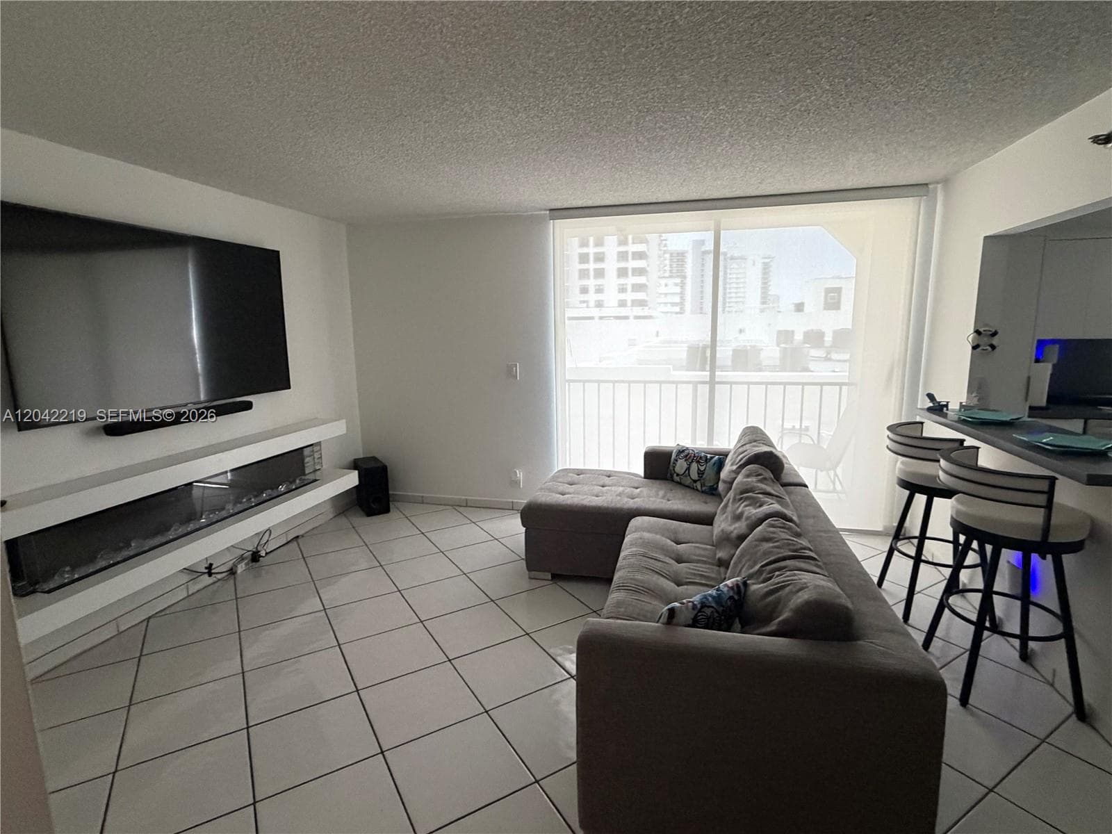 A12042219 — Miami Beach