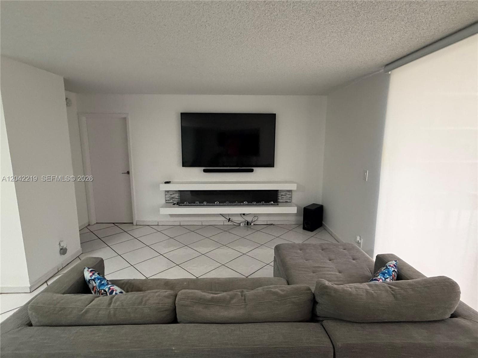 A12042219 — Miami Beach — 5
