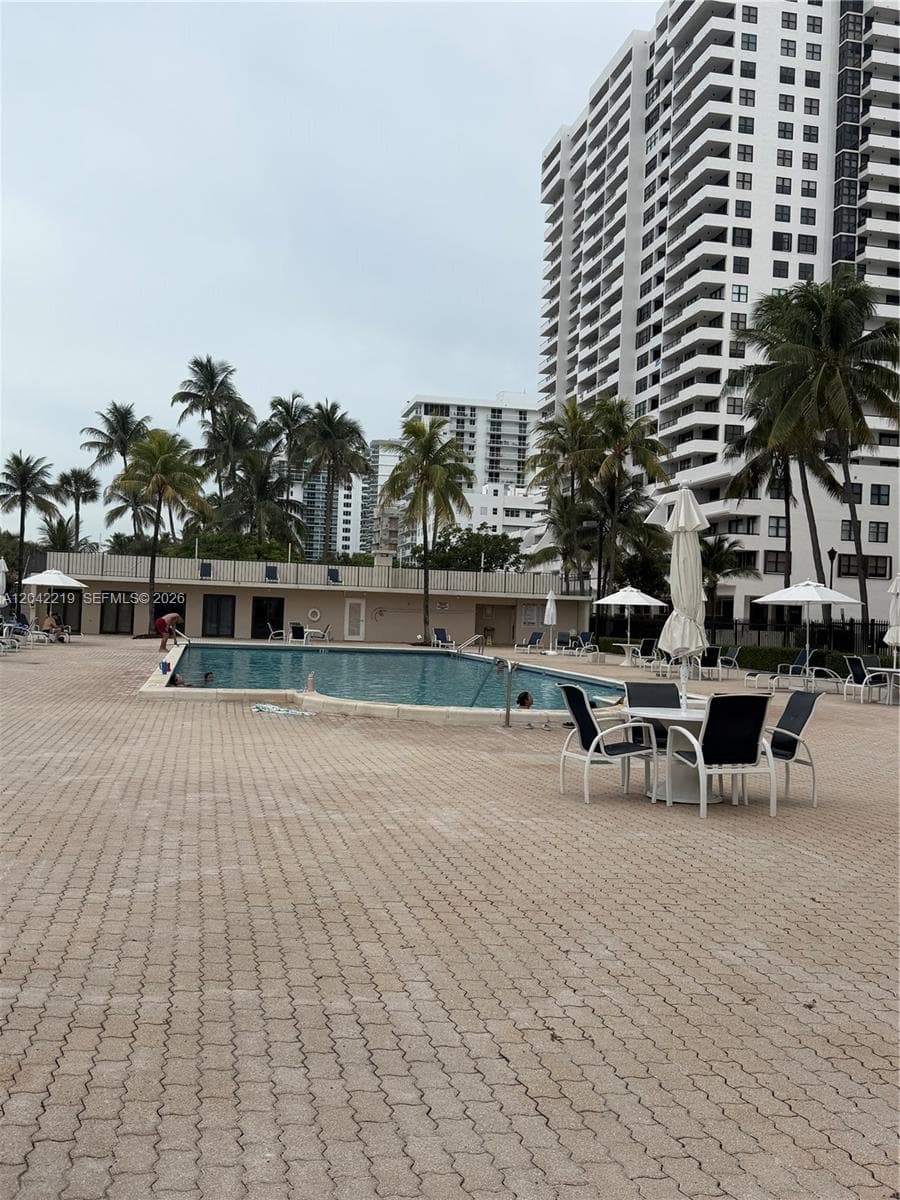 A12042219 — Miami Beach — 21