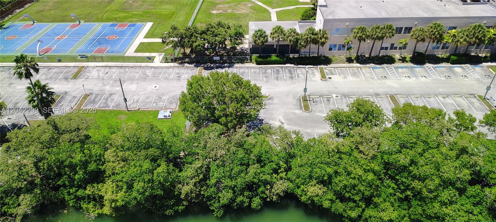 A12042299 — Miami Beach — 44