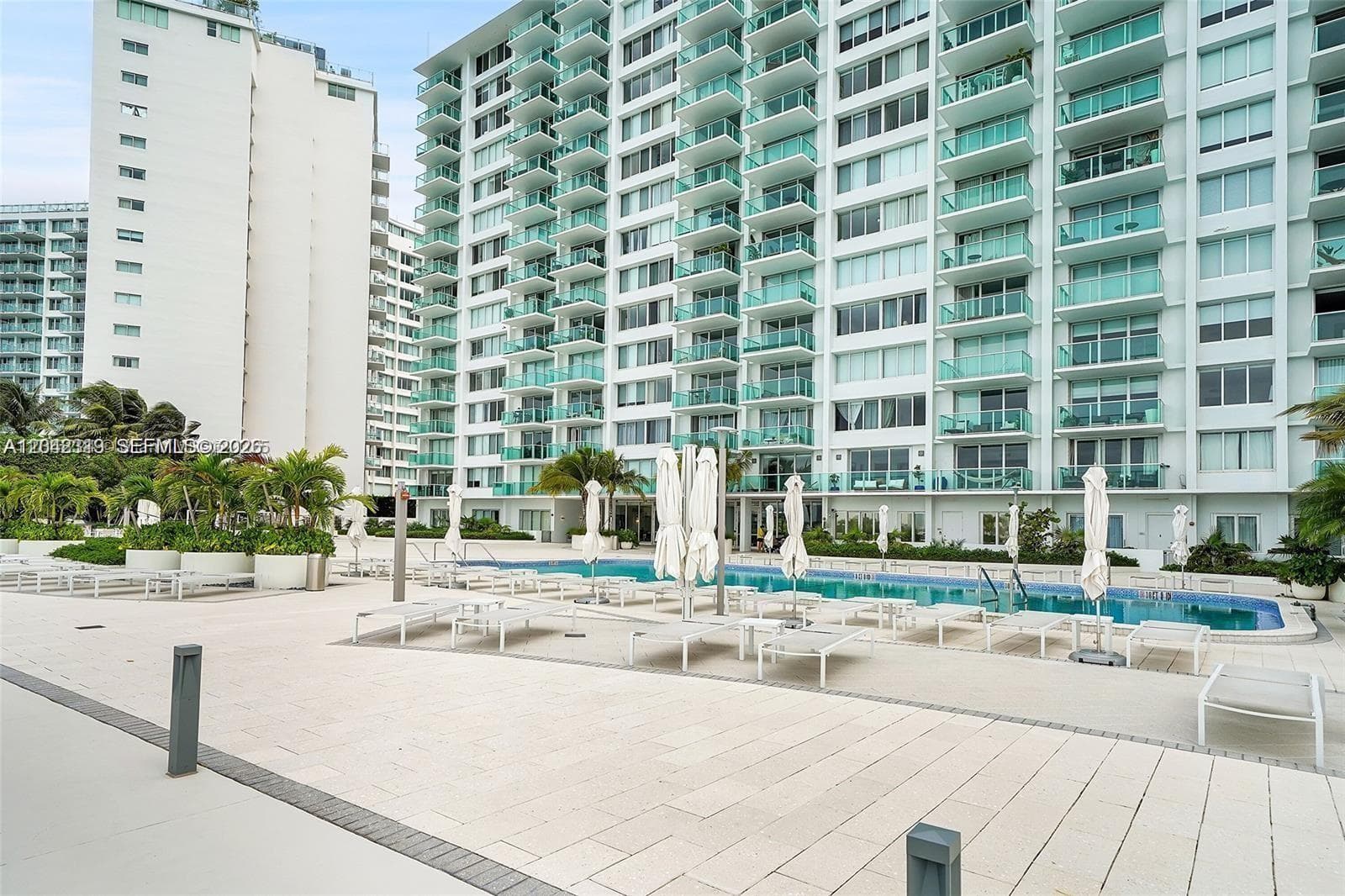 A12042319 — Miami Beach — 17