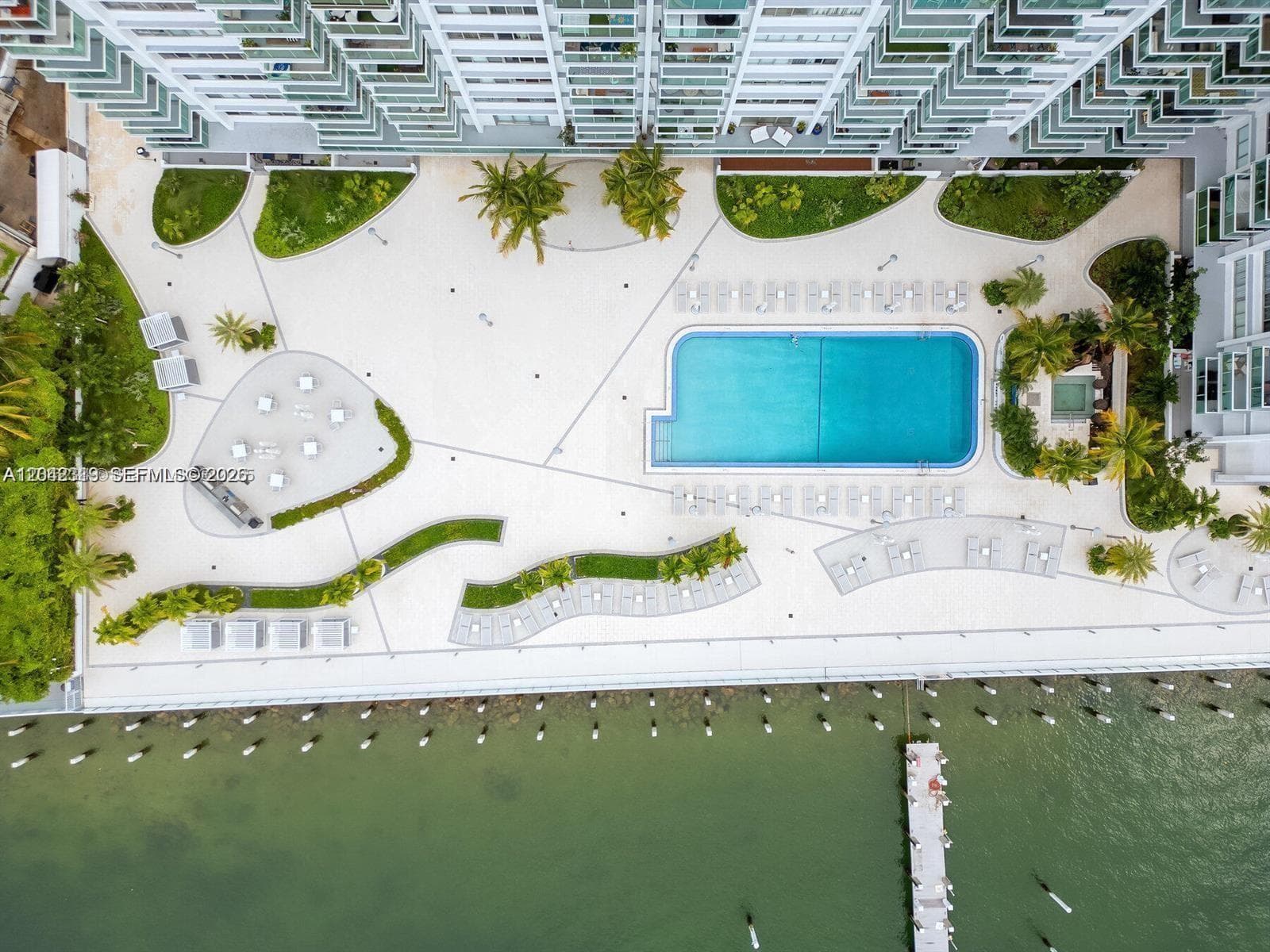 A12042319 — Miami Beach — 20