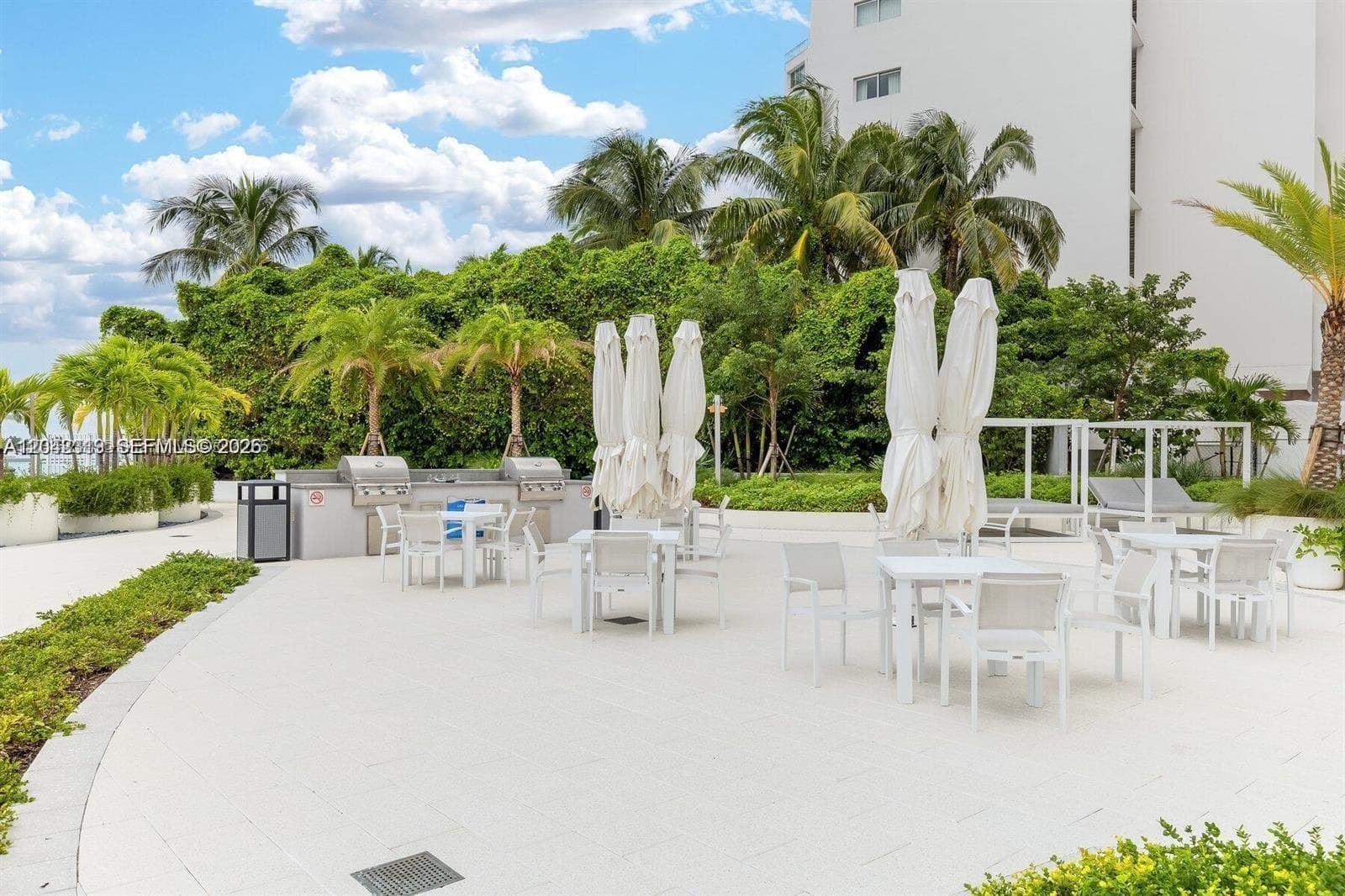 A12042319 — Miami Beach — 19