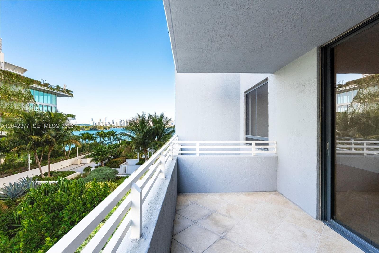 A12042377 — Miami Beach — 5