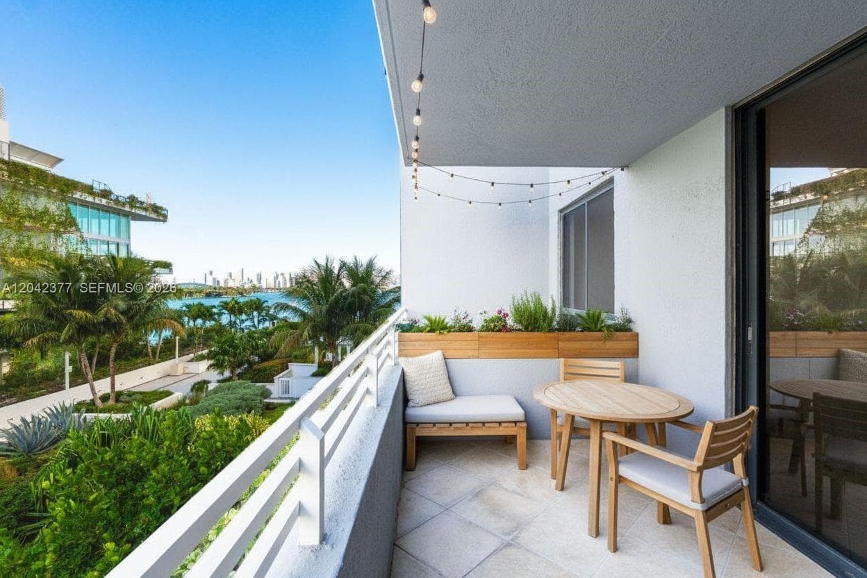 A12042377 — Miami Beach — 4