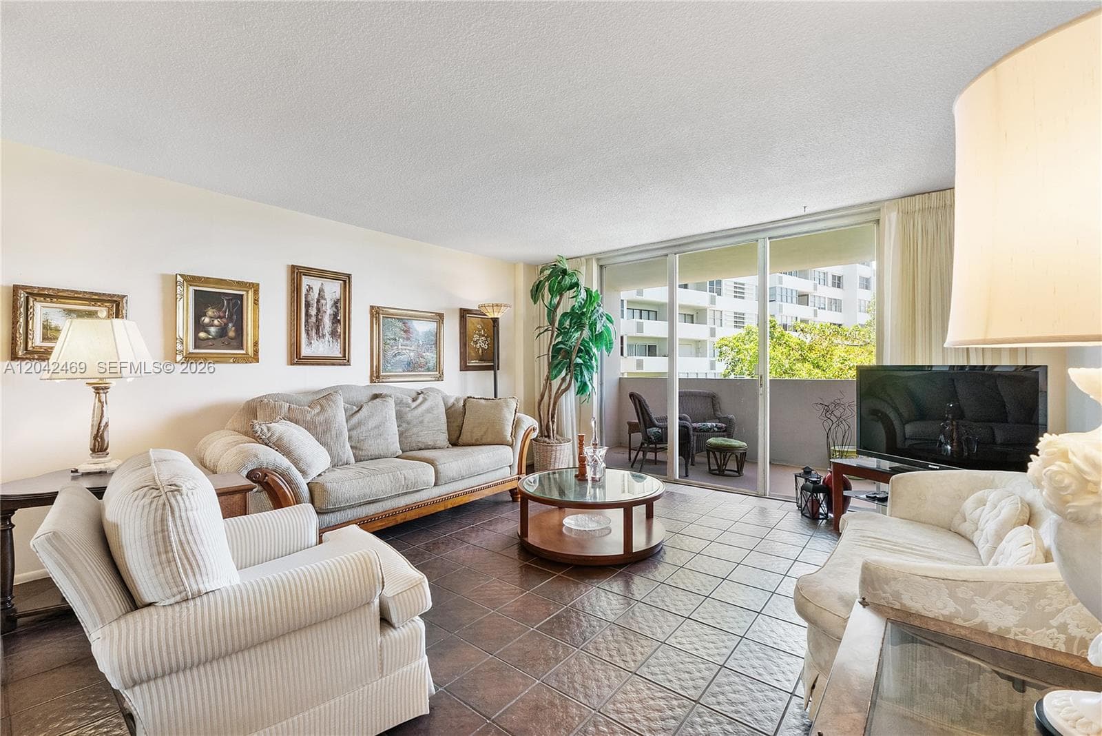 A12042469 — Miami Beach — 4