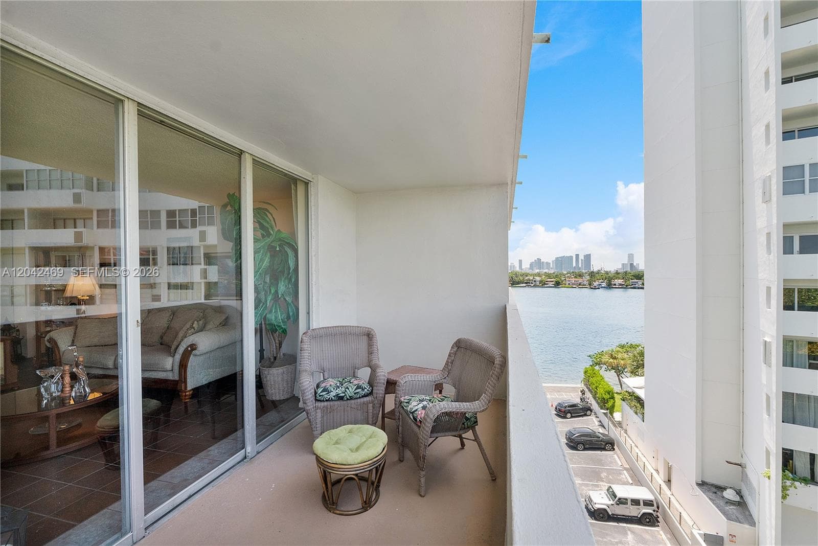 A12042469 — Miami Beach — 21