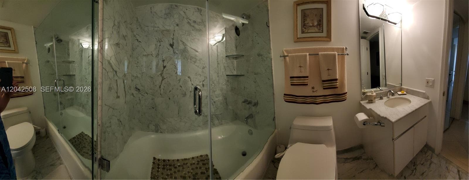 A12042508 — Miami Beach — 56