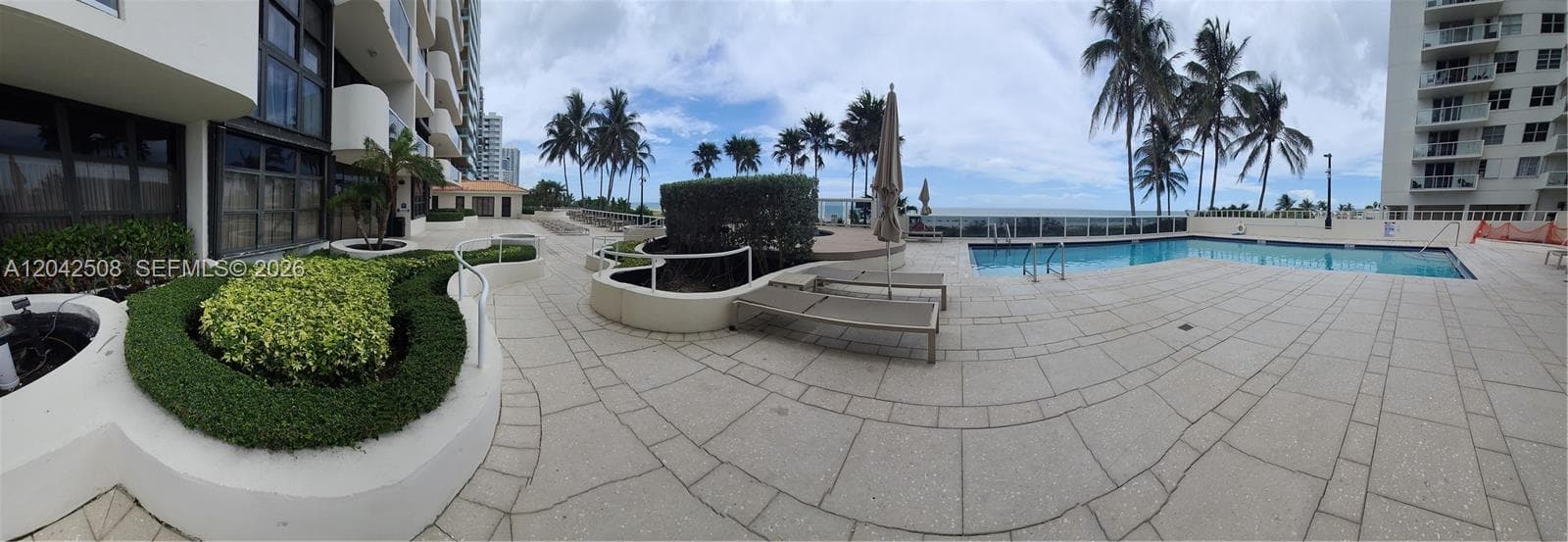 A12042508 — Miami Beach — 16