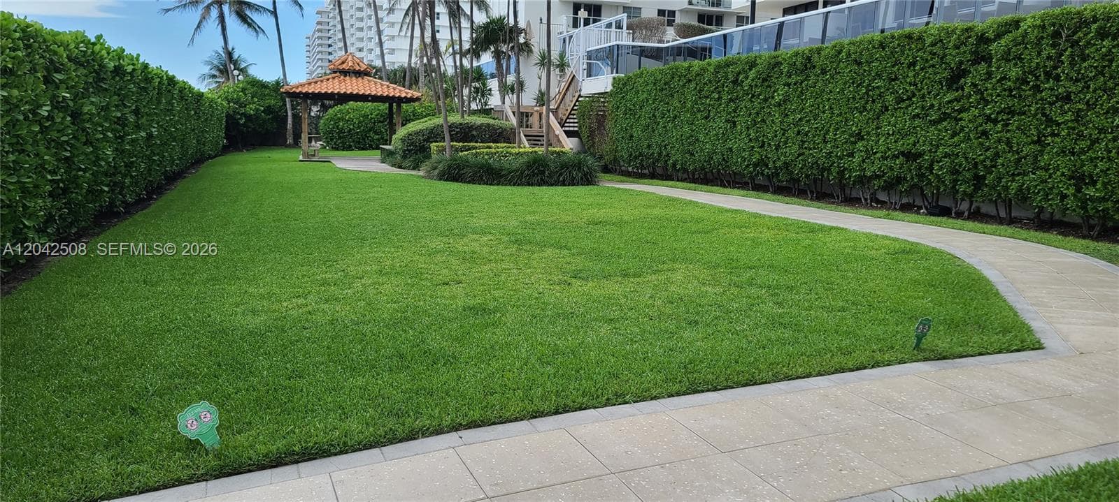 A12042508 — Miami Beach — 20