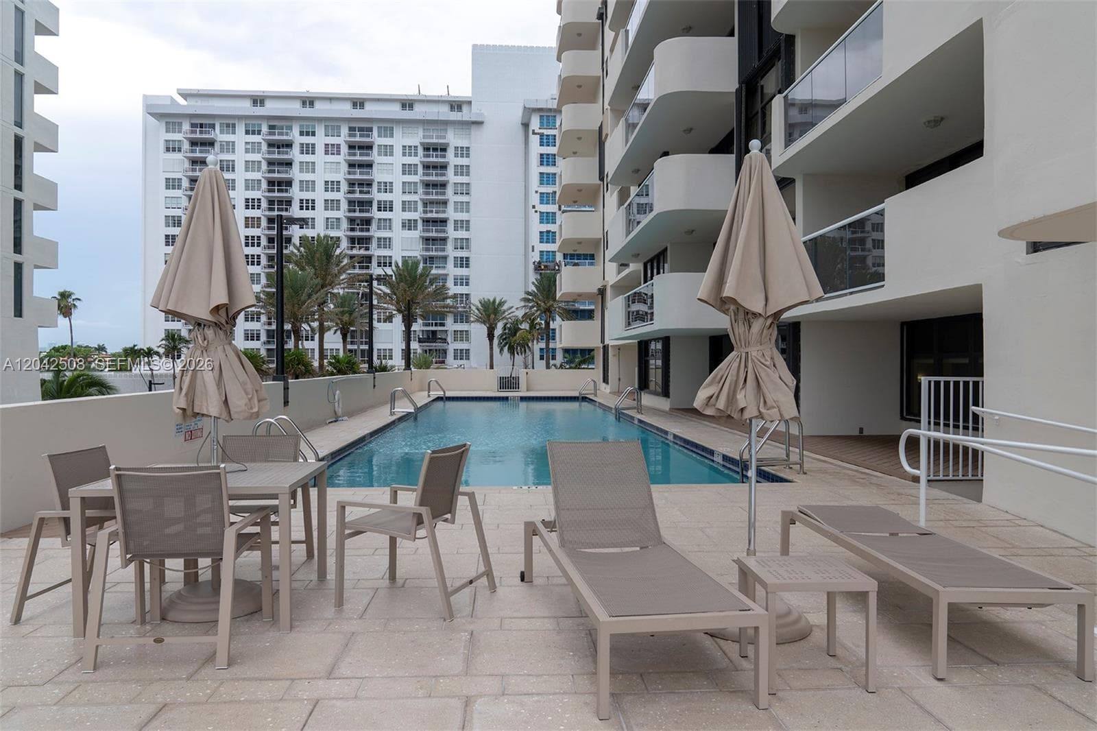 A12042508 — Miami Beach — 10