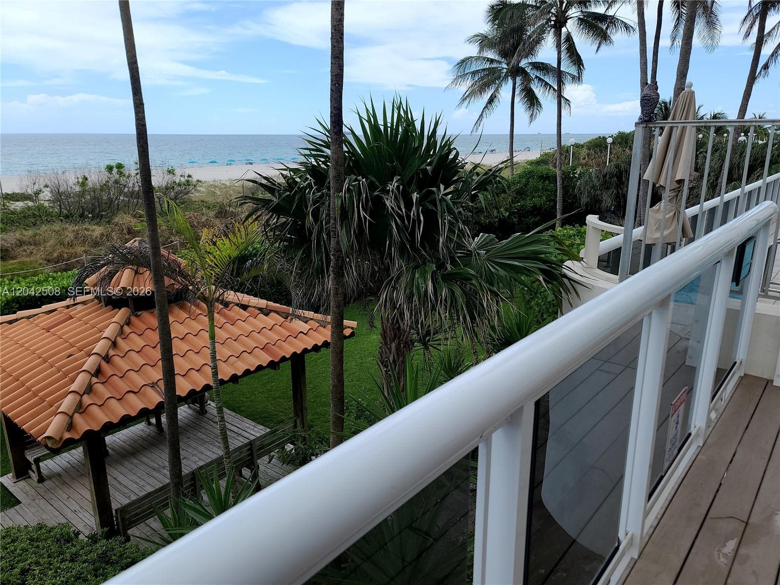 A12042508 — Miami Beach — 18