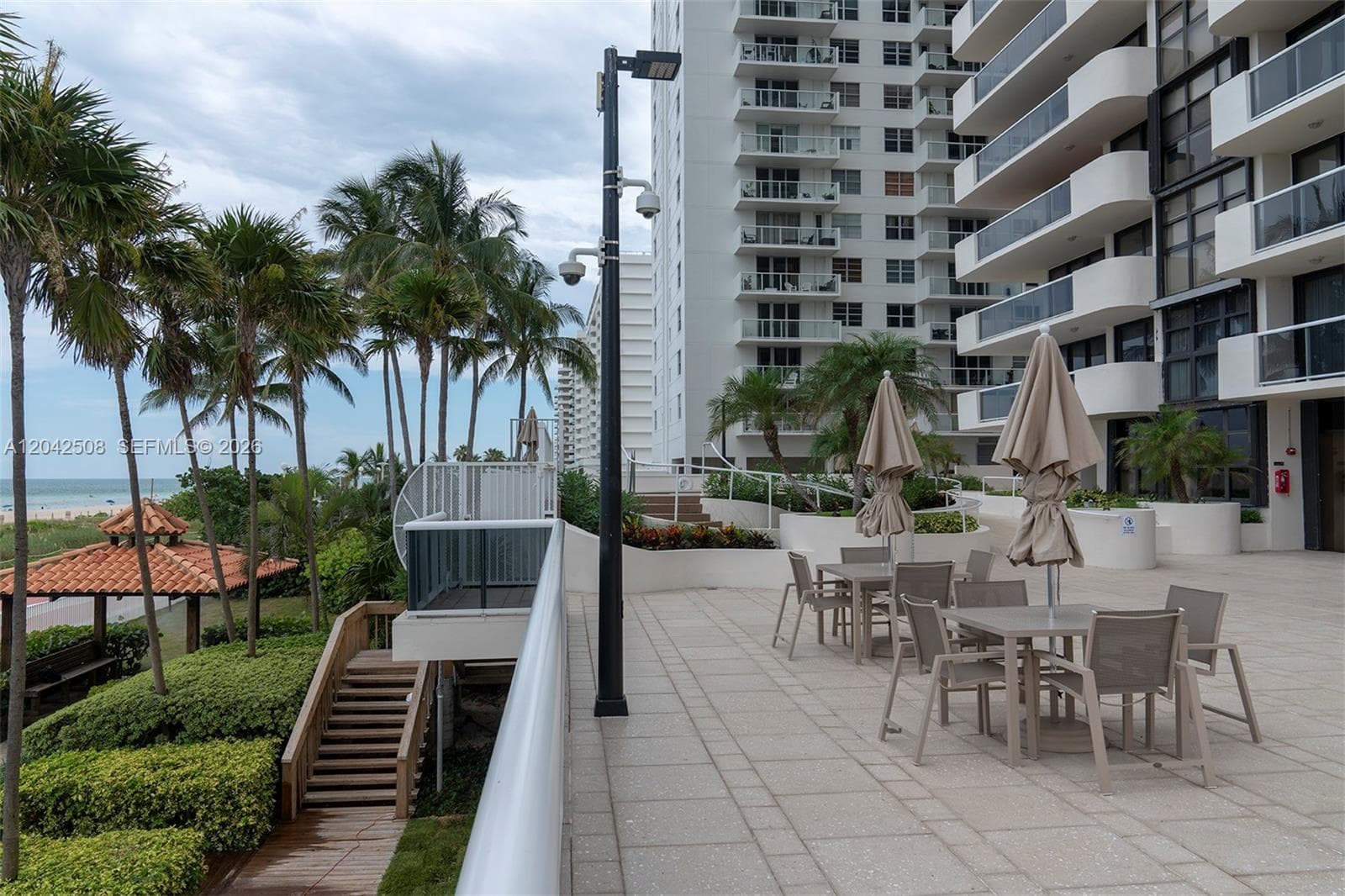 A12042508 — Miami Beach — 15