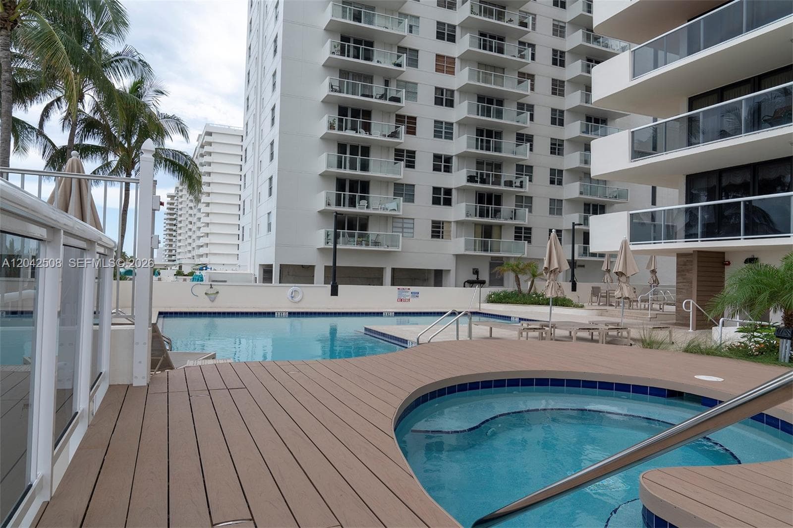 A12042508 — Miami Beach — 11