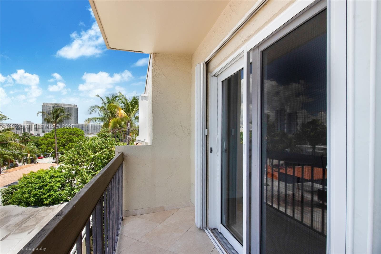 A12042543 — Miami Beach — 7