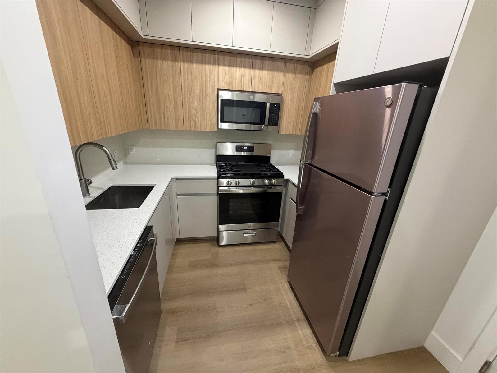 B26044890 — Miami Beach — 4