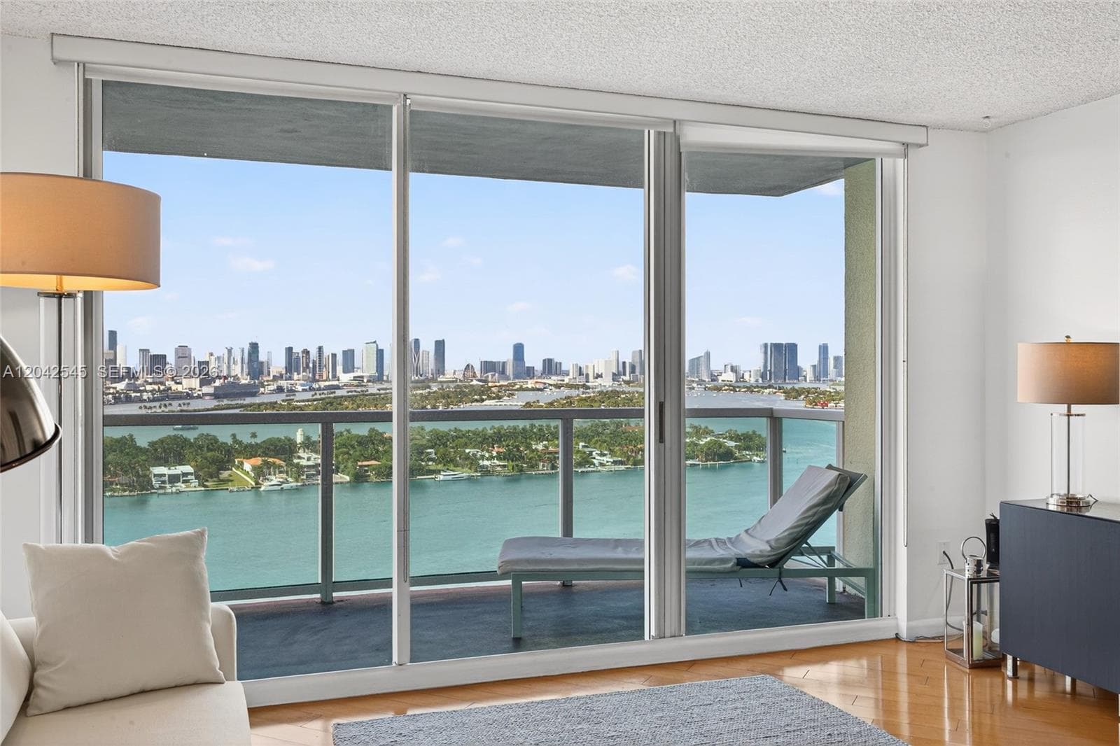 A12042545 — Miami Beach — 6