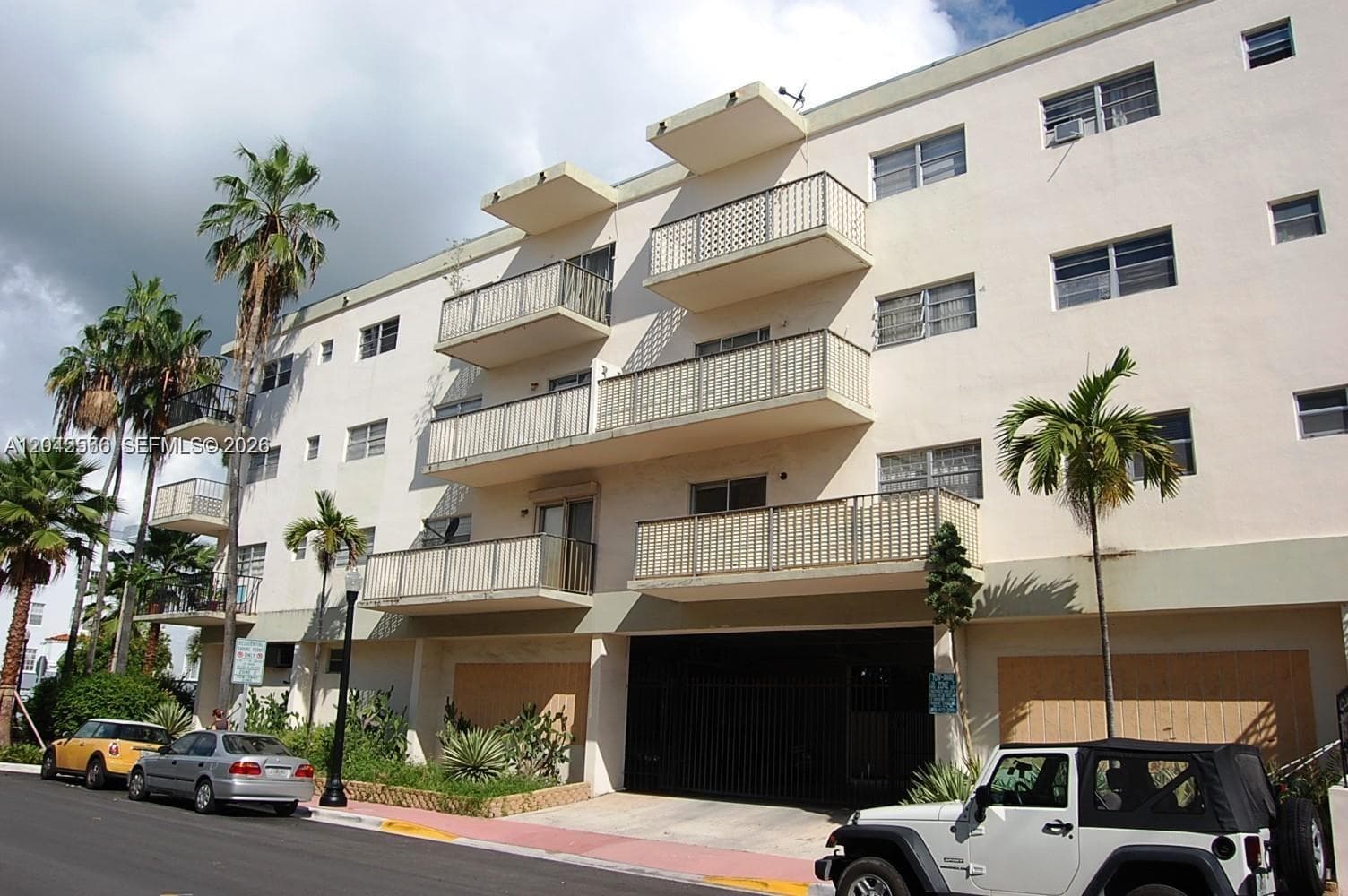 A12042566 — Miami Beach