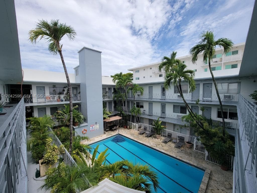A12042598 — Miami Beach — 2
