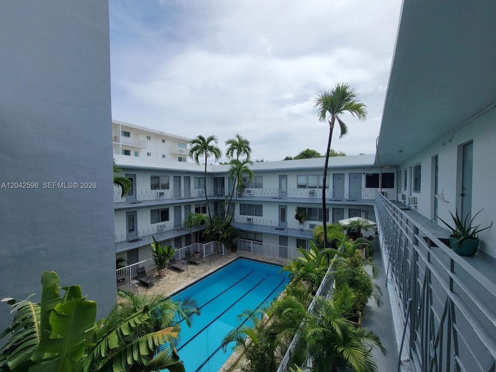 A12042598 — Miami Beach