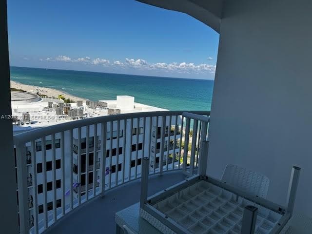 A12042612 — Miami Beach — 26