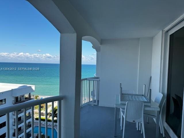A12042612 — Miami Beach — 25