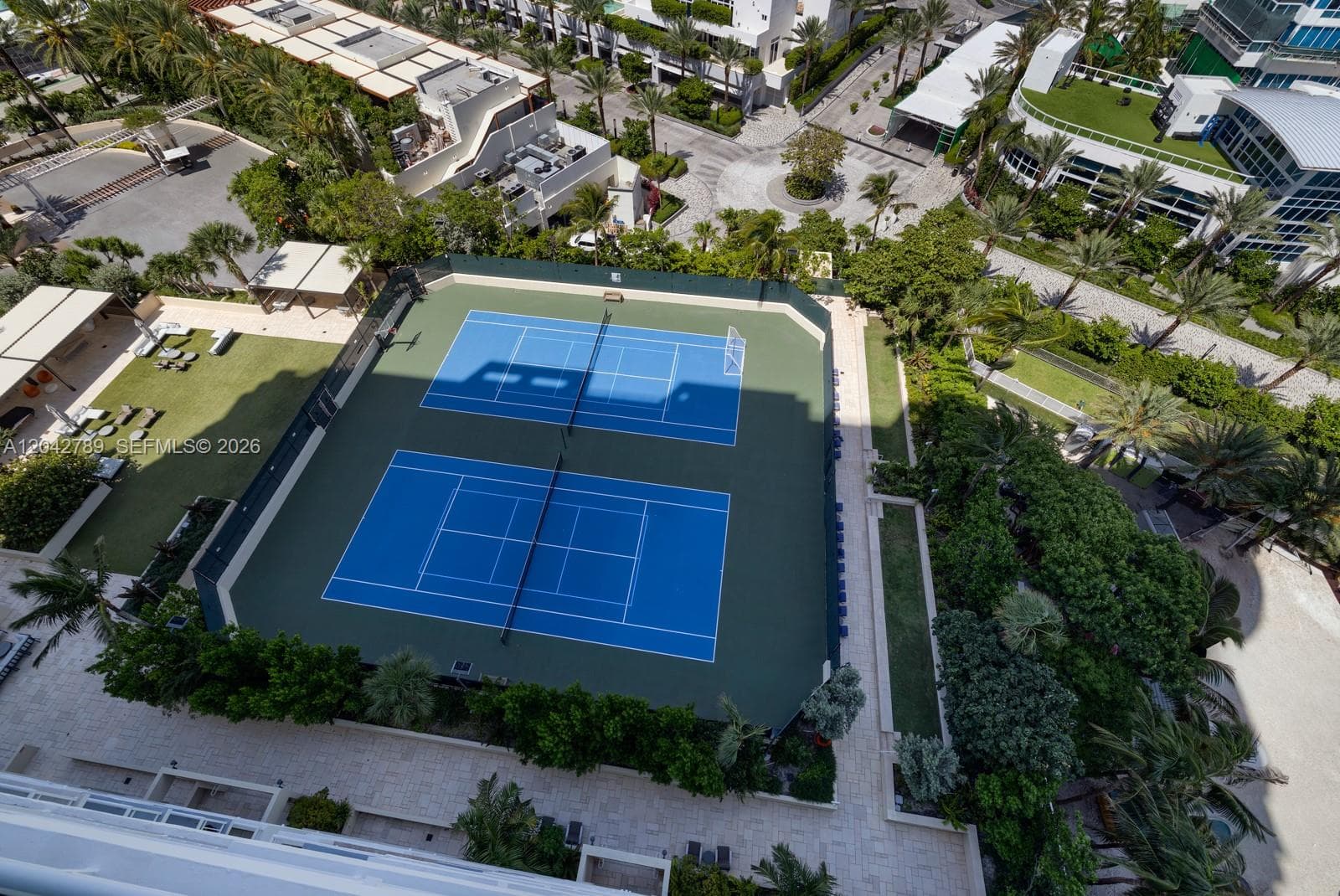 A12042789 — Miami Beach — 21