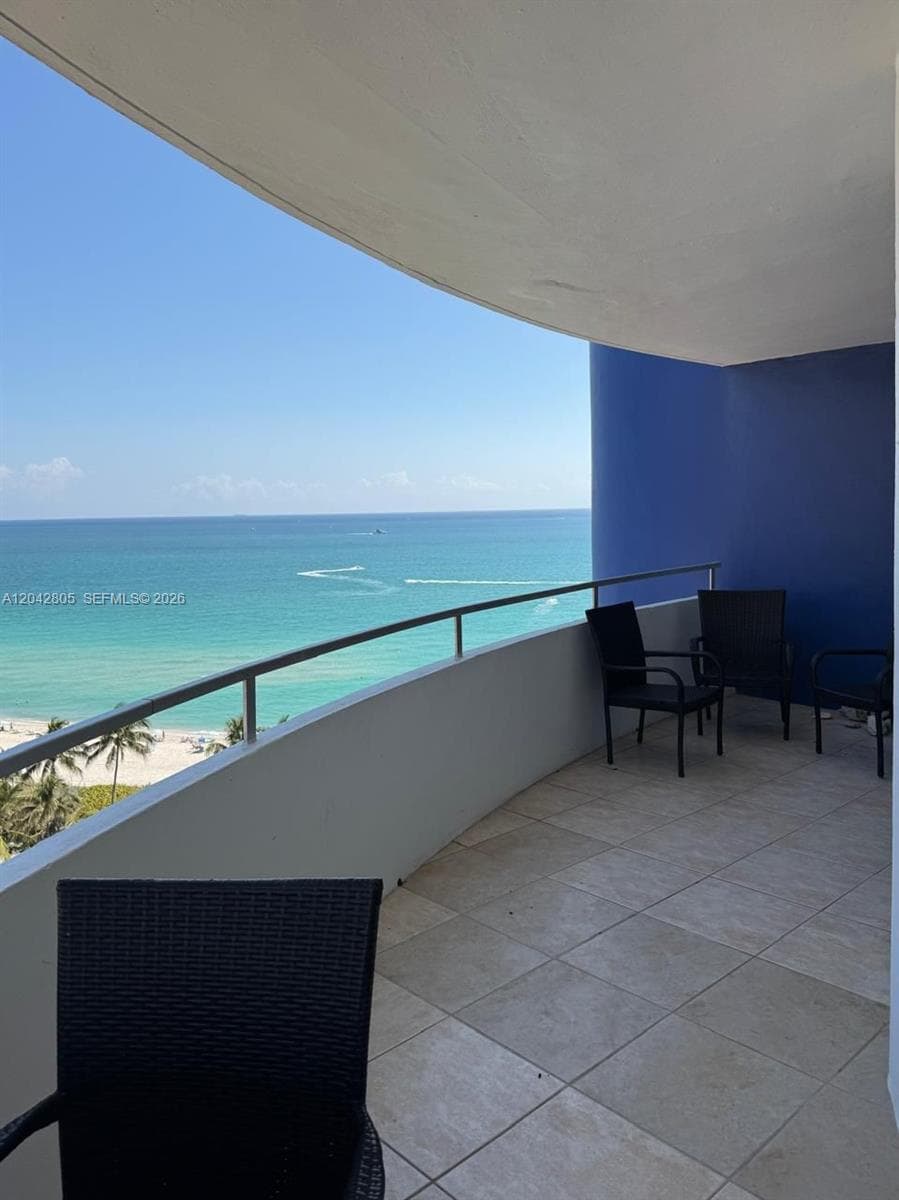 A12042805 — Miami Beach