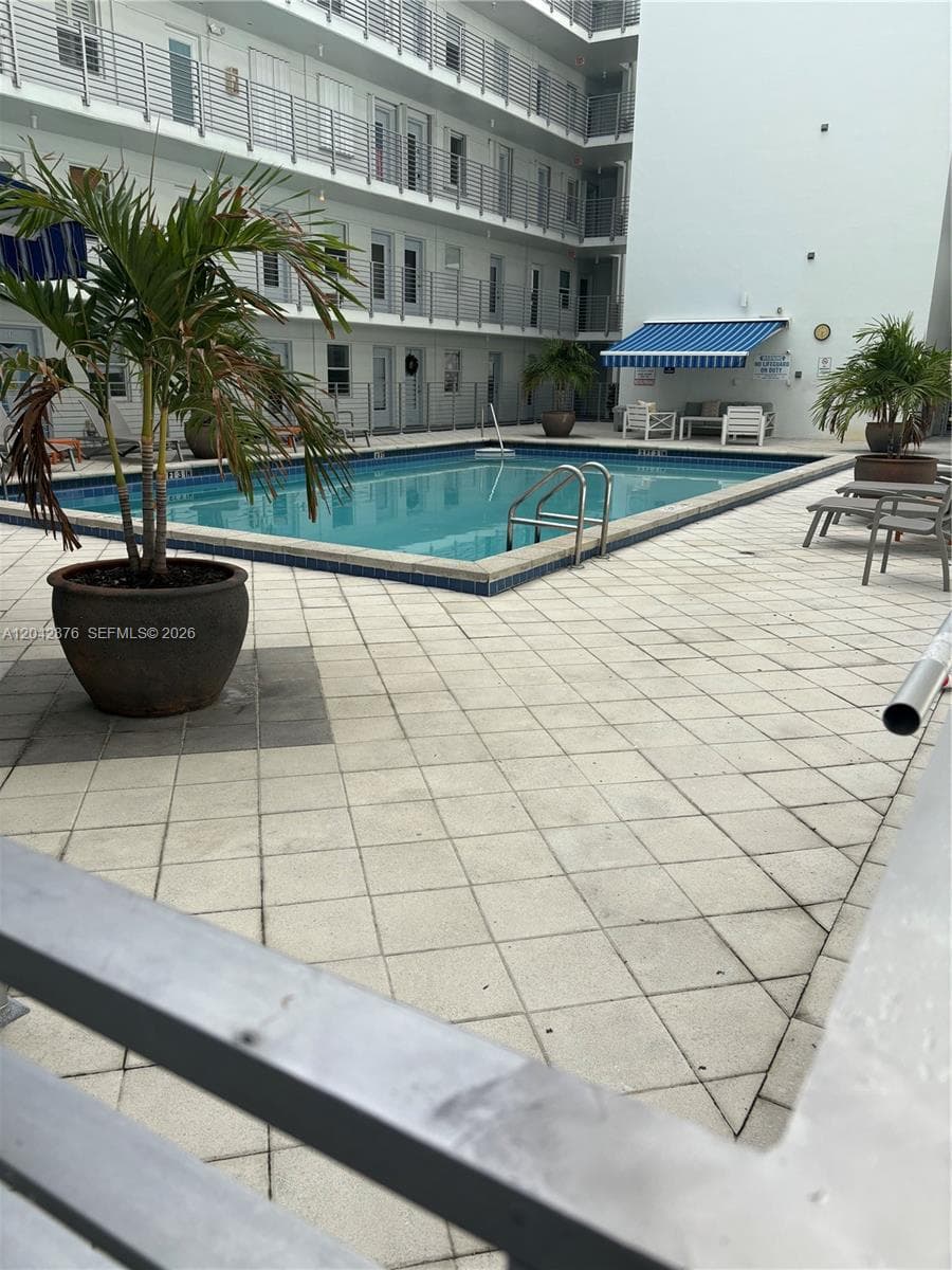 A12042876 — Miami Beach — 17