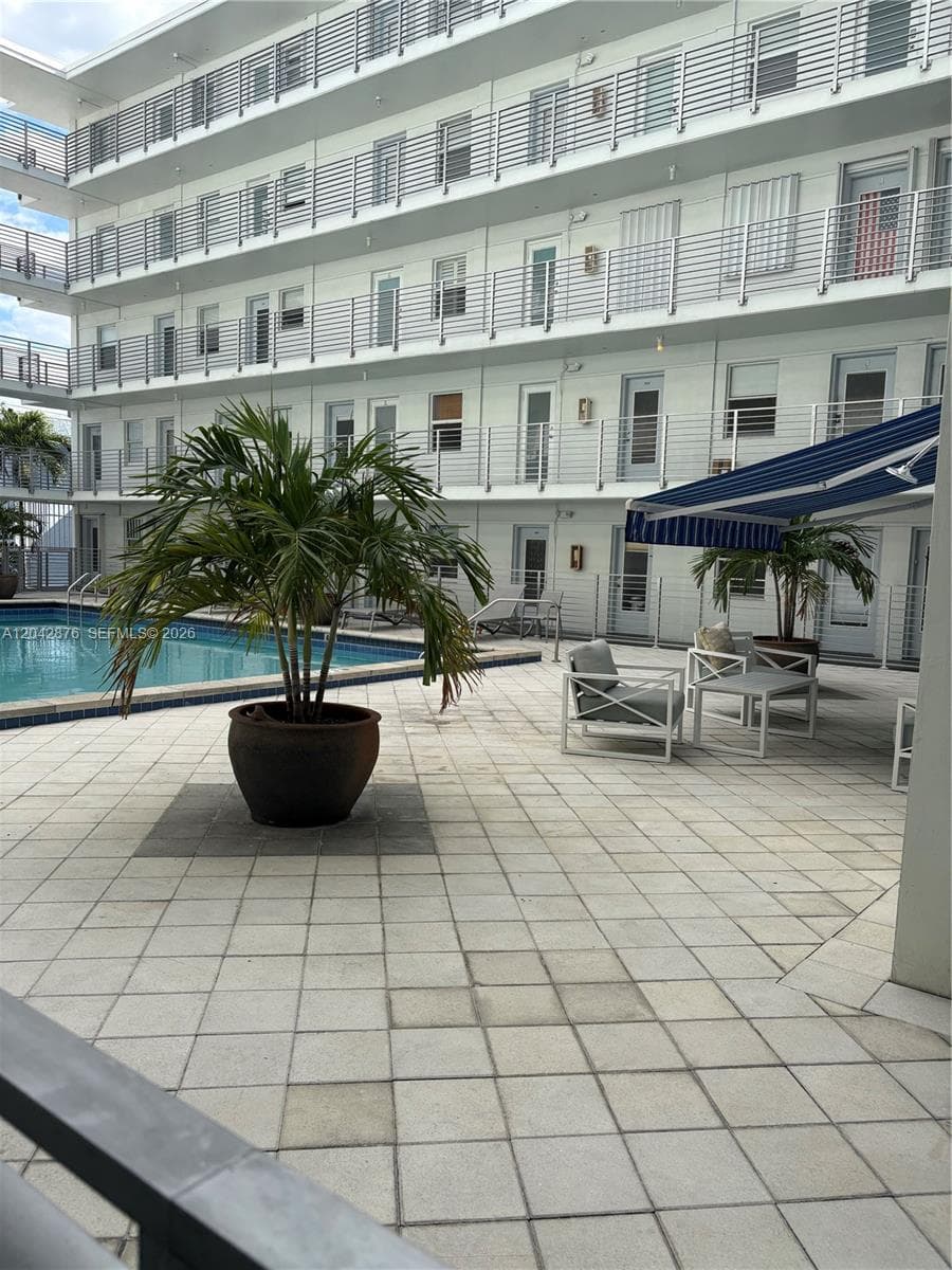 A12042876 — Miami Beach — 16