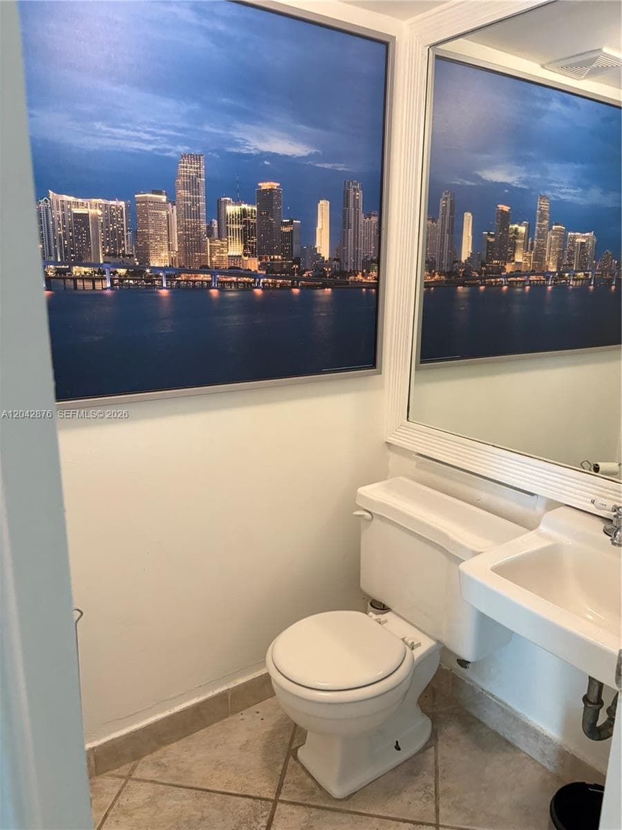 A12042876 — Miami Beach — 12
