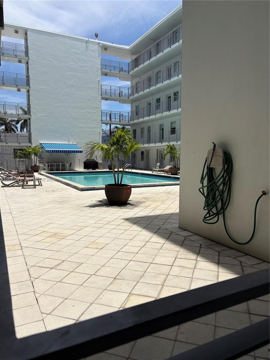 A12042876 — Miami Beach — 18