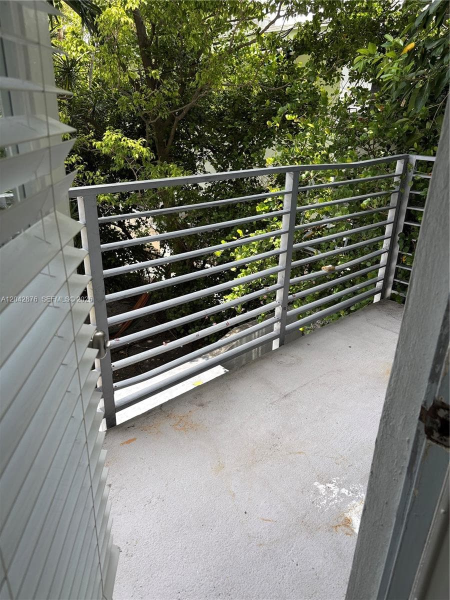 A12042876 — Miami Beach — 15