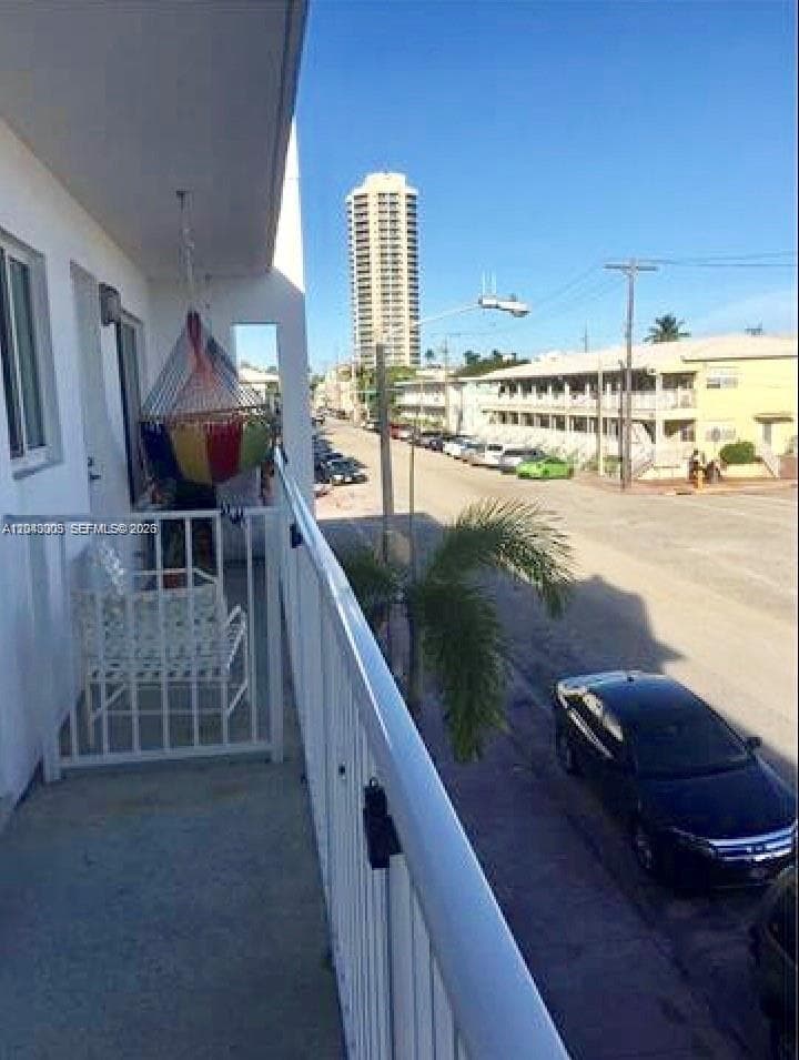 A12043003 — Miami Beach — 9