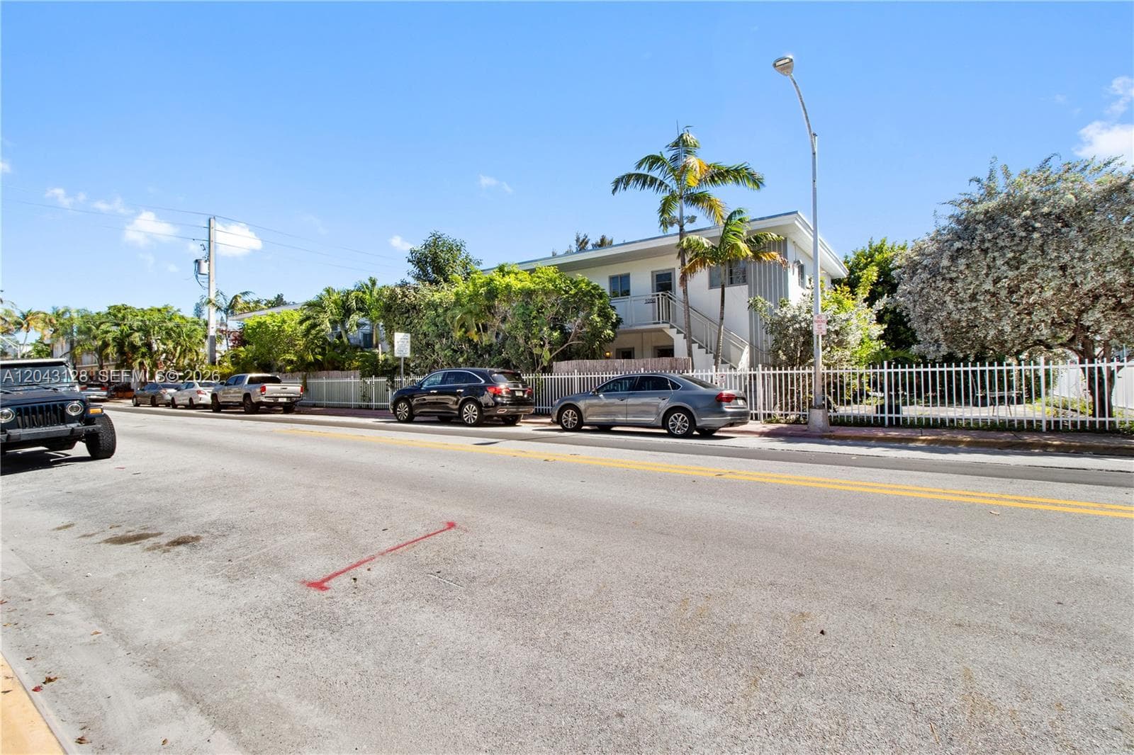 A12043128 — Miami Beach — 9